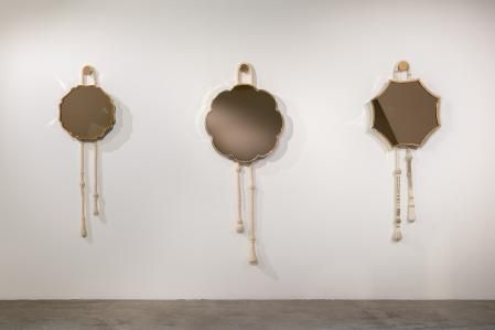 Espejo de bronce. Inspirado en los antiguos espejos chinos datados en el año 2000 a. C.