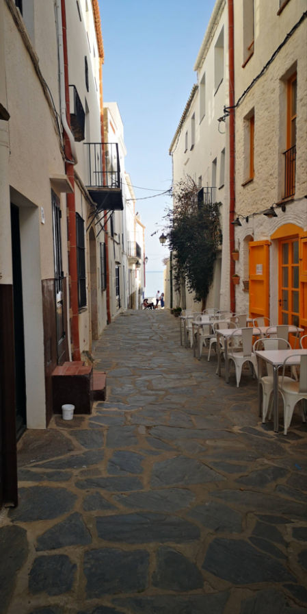 Callejón de Cadaqués, Catalunya.