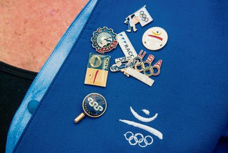 foto XAVIER CERVERA 25/07/2017 acto de commemoracion del 25 aniversario de los JJOO juegos olimpicos (de verano) de Barcelona 1992, en Montjuic y en Placa Catalunya (imagenes) donde nostalgicos -algunos con su hijos/as q aun no habian nacido- , otros un poco freakies con ternura, fetichistas, y algun q otro turista despistado... se dieron cita en la centrica y neuralgica plaza barcelonesa, con videos y actuaciones recordatorias