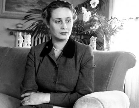 Mercedes Formica en su domicilio madrileño, 1953.