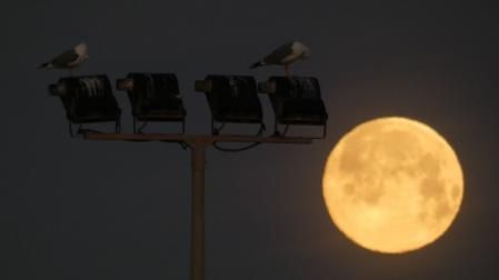 La luna llena en Gavà.