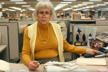 Curtis en su papel de funcionaria de Hacienda