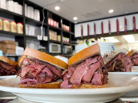 Un sandwich de pastrami