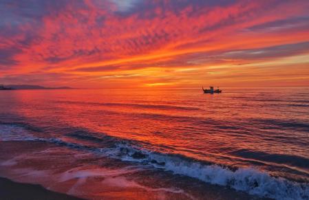 Candilazo en la playa de Los Boliches.