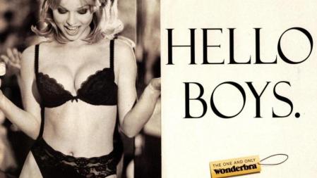 Eva Herzigova en la campaña de Wonderbra que le cambió la vida