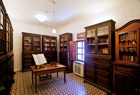 Además de la gran biblioteca donde puede consultarse la hemeroteca y el epistolario del autor, se conserva su biblioteca personal, con más de 10.000 libros.