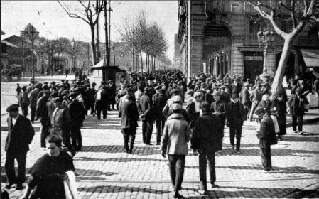 Ambiente en torno al Bar Chicago, en 1920.