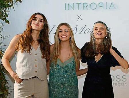 La actriz Ángela Molina posa con sus hijas Olivia Molina y María Isabel Blakstad