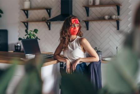 FAQ™ 200, la máscara de tratamiento LED antienvejecimiento de Foreo.