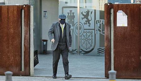 El comisario jubilado José Manuel Villarejo sale tras declarar en una nueva sesión del juicio por la operación ‘Tándem’, en la Audiencia Nacional, a 12 de enero de 2022, en San Fernando de Henares, Madrid, (España). El juicio por la ‘Tándem' ha acogido hoy una nueva sesión donde Villarejo ha señalado que, en relación al atentado de Las Ramblas de 2017, el CNI no quería provocar un atentado en Barcelona, pero 