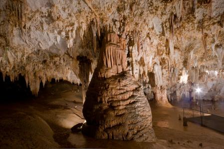 Las estalactitas excéntricas de la cueva de Pozalagua se encuentran entre las más espectaculares del mundo