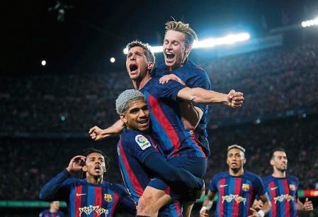 BARCELONA, SPAIN - MARCH 19: Sergi Roberto of FC Barcelona celebrates with team mates after scoring the team's first goal during the LaLiga Santander match between FC Barcelona and Real Madrid CF at Spotify Camp Nou on March 19, 2023 in Barcelona, Spain. (Photo by Angel Martinez/Getty Images)
