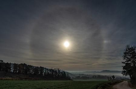 Halo solar con nieblas en Sant Agustí de Lluçanès.