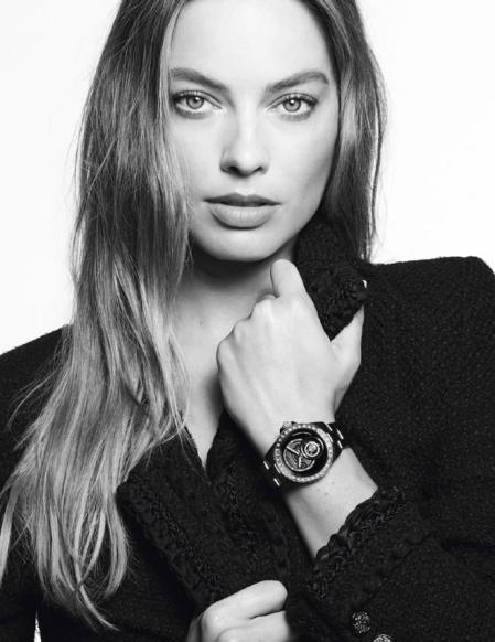 Margot Robbie en la nueva campaña de relojes de Chanel