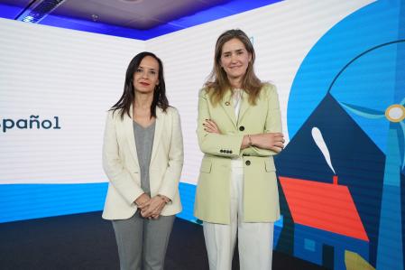 Beatriz Corredor, presidenta de Red Eléctrica, y Sara Aagesen, secretaria de Estado de Energía