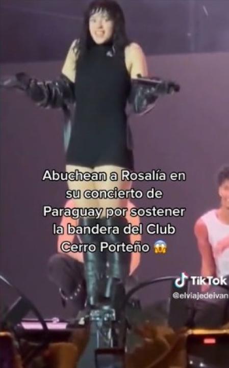 Rosalía abucheada en un concierto en Paraguay