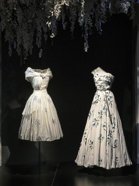 Los diseños de Dior mantienen un diálogo entre sí en la hipnótica sala llamada Los jardines encantados