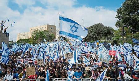 Israelis protest against Prime Minister Benjamin Netanyahu's judicial overhaul plan outside the parliament in Jerusalem, Monday, March 27, 2023. (AP Photo/Ohad Zwigenberg)