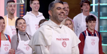 Fray Marcos ha atendido la petición de los jueces y ha bendecido el concurso