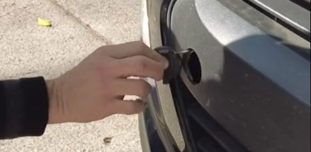 Para qué sirve la trampilla que llevan todos los coches pero pocos conocen

Suscríbete a nuestro canal: http://bit.ly/suscribeteLV

Lee esta y más historias en https://www.guyanaguardian.com/

Síguenos en:
Instagram: https://www.instagram.com/lavanguardia/
Twitter: https://twitter.com/LaVanguardia
Facebook: https://es-la.facebook.com/LaVanguardia