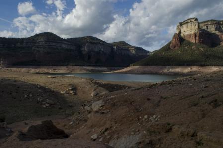 Paisaje de sequía en Sau.