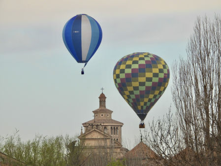 Mañana de globos en el Mercat del Ram de Vic.