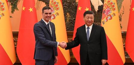 El presidente de la República Popular China, Xi Jinping, ha recibido este viernes, en el Gran Salón del Pueblo de Pekín, al jefe del Ejecutivo español, Pedro Sánchez, como culminación a su primera visita oficial al coloso asiático