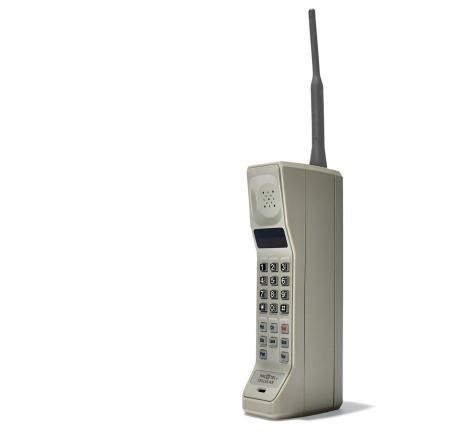 El Motorola DynaTAC, comercializado una década después de la primera llamada con un prototipo