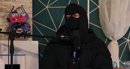 El ’hacker’ Alcasec durante la grabación del podcast ’Club 113’