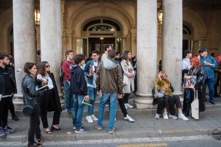Fans de Tarantino esperando verle en el teatro Coliseum