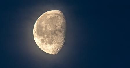 Detalle de la luna menguante.