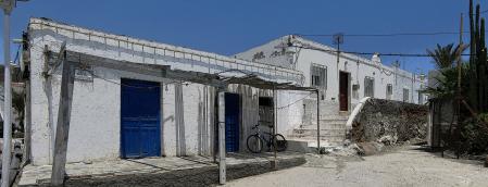 Viejas casas de pescadores en la Isleta del Moro