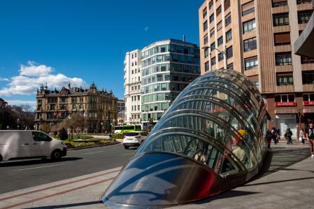El Fosterito de la plaza de Moyúa para acceder al metro