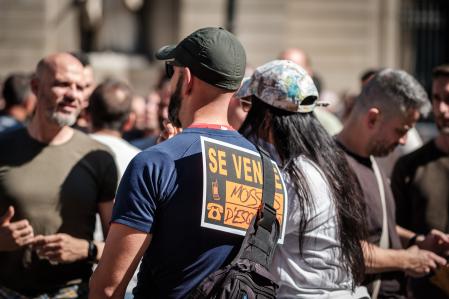 Detalle de la protesta de los Mossos d'Esquadra frente al Palau