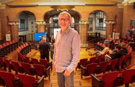 El embajador del Orfeó Català, Simon Halsey, este miércoles en la sala de ensayos de la formación en el Palau de la Música