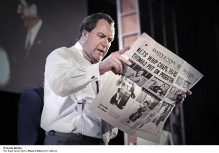 Tanto Nixon como el líder chino están interpretados por voces de barítono