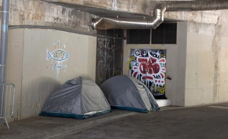 Personas sin hogar en el parque de la Espanya Industrial