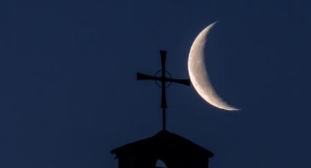 Luna menguante en la ermita de Sant Ramon.