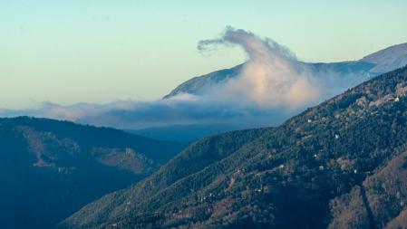 Espectáculo de nieblas desde el Santuari del Far.