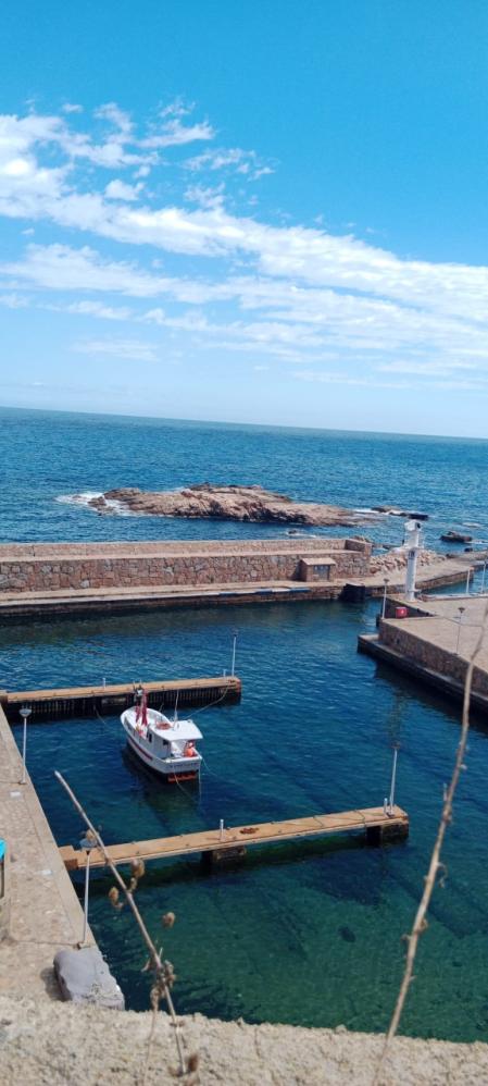Barco atracado en Begur.