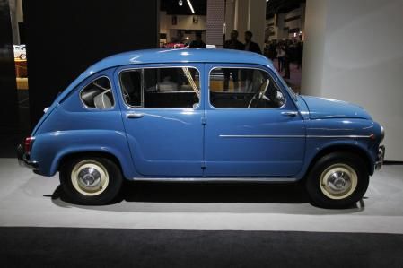 El Seat 800 era un 600 con la carrocería más larga para poder incorporar las puertas traseras