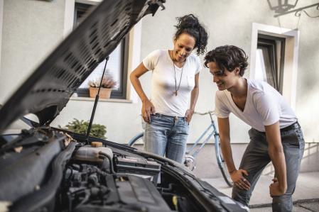 Reparar el coche sin necesidad de acudir al taller mecánico puede suponer un ahorro de dinero importante