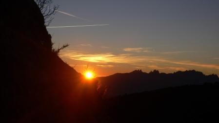 El atardecer recortado de Montserrat.