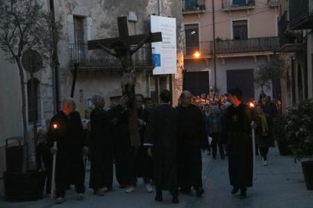 Más de 200 personas han acompañado el séquito