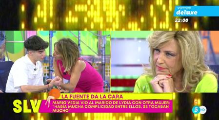 Mario Vedia y María Patiño recrean la escena de Charly ante la mirada de Lydia Lozano