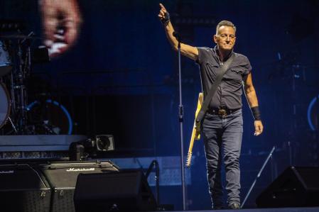 29 canciones y tres horas de reloj fueron el resumen de un concierto para enmarcar