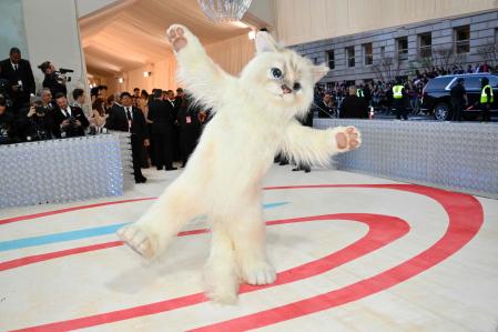 Jared Leto con su disfraz de Choupette en la gala Met