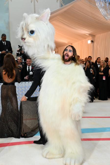 Jared Leto con su disfraz de Choupette en la gala Met