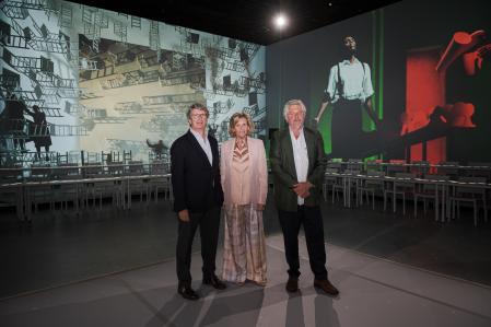 Javier, Isabel y Miguel Suqué y Mateu, en la exposición 'Peralada 100 - Los sentidos de la historia'