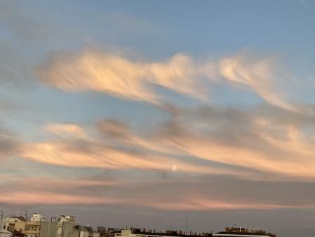 Luna de las Flores al atardecer en Barcelona.